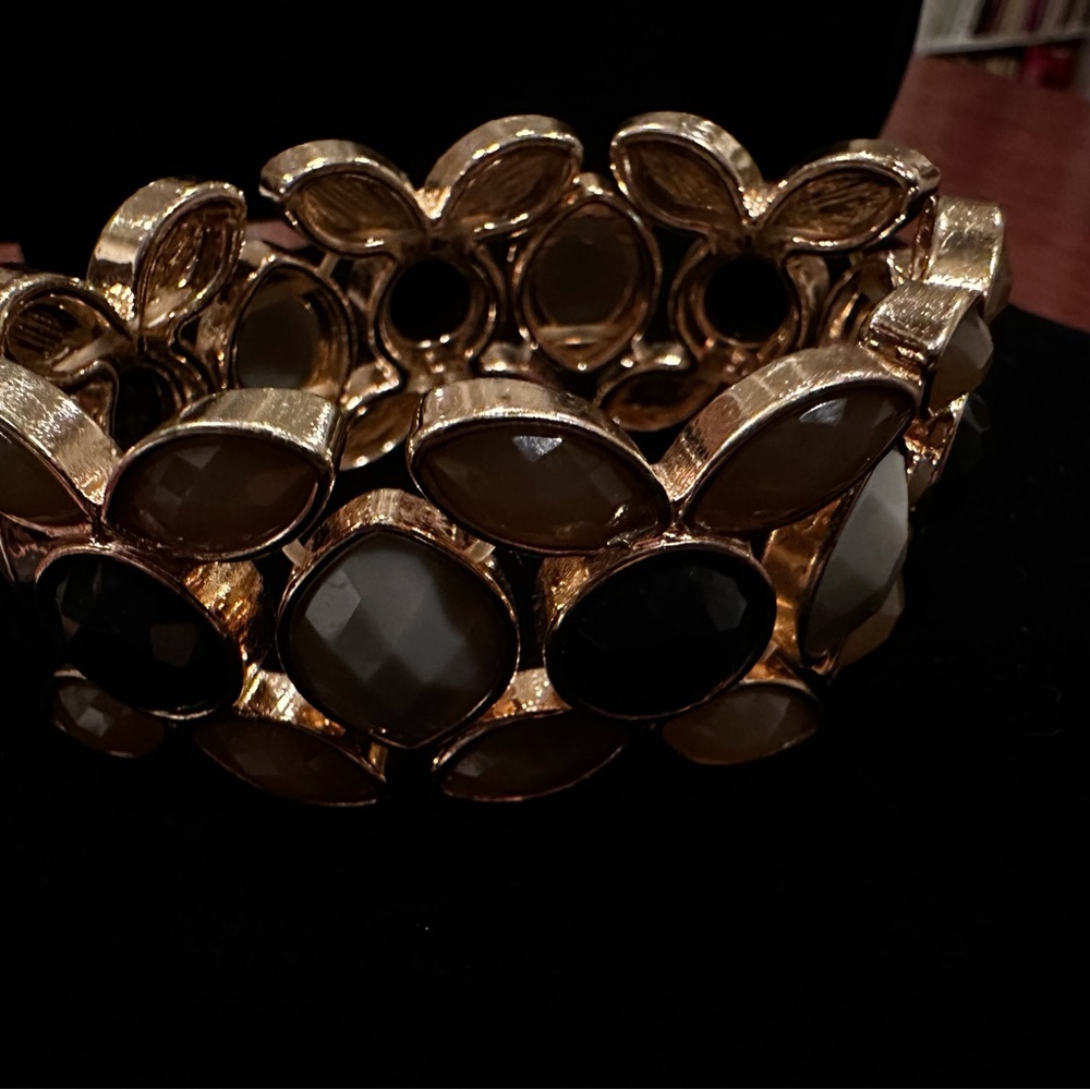 Coldwater Creek stretch bracelet in neutral colors